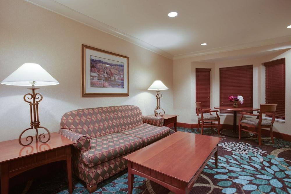 Staybridge Suites Corning By Ihg Экстерьер фото